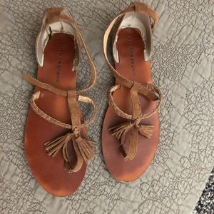 Used flat sandals